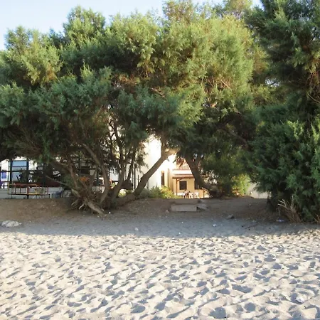 Nadra Beachfront Сasa de vacaciones Platanés