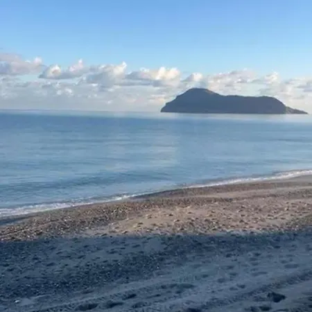 Nadra Beachfront * Platanés